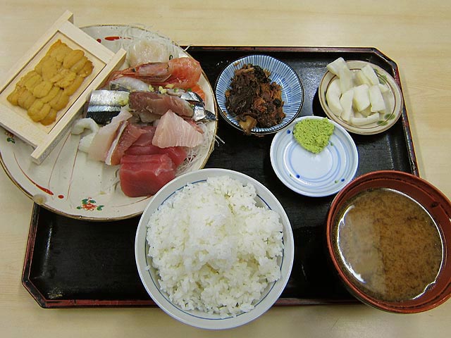 もみじや 横浜市場 神奈川 刺身 海鮮丼 食堂 おまかせ定食 B級グルメランチ紀行