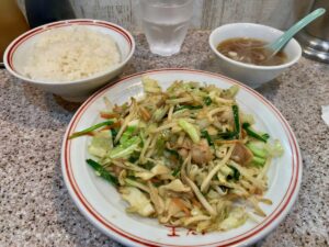 渋谷、ラーメン王の肉野菜定食
