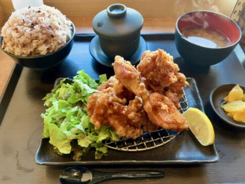広島、まるみ食堂の唐揚げ定食